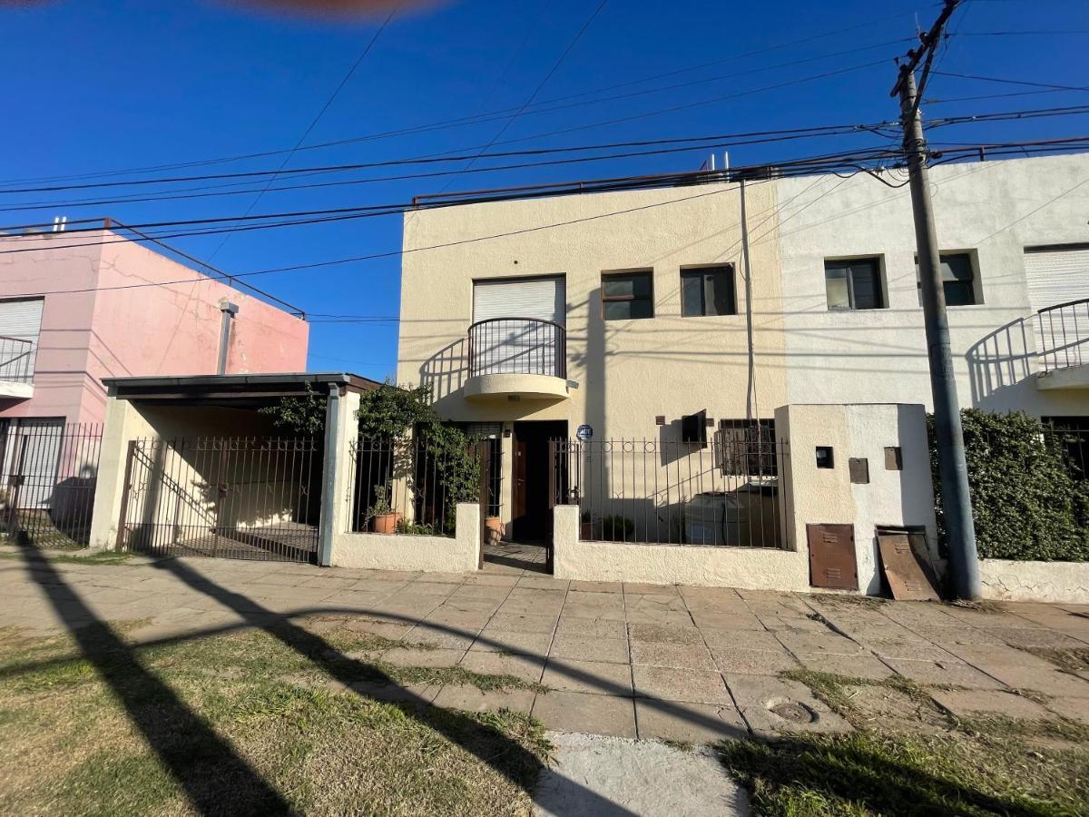 Comoda Y Amplia Casa En Mercedes Bsas Сasa de vacaciones *