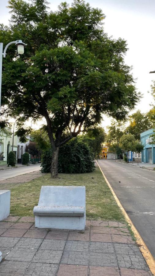 Comoda Y Amplia Casa En Mercedes Bsas Сasa de vacaciones *